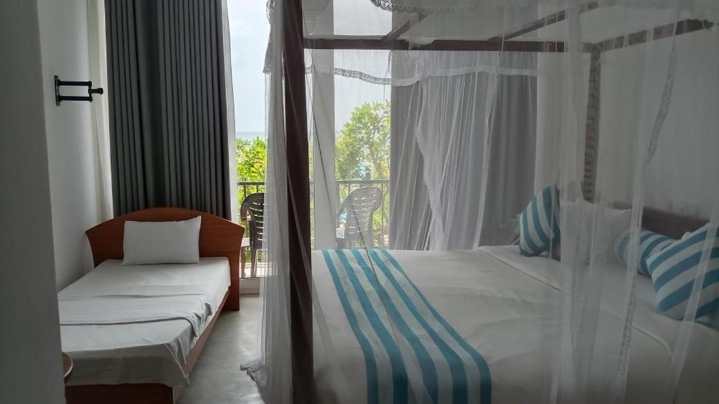 Ocean Moon Hotel Mirissa Eksteriør billede